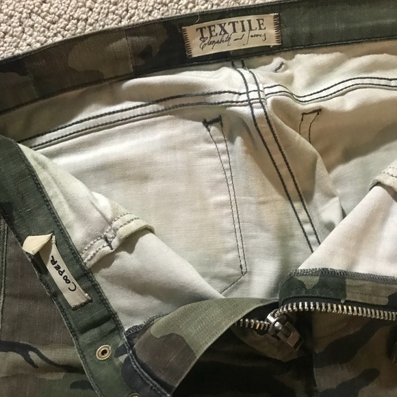 SOLD - Textile by Elizabeth & James Cooper Pant - Picture 5 of 5